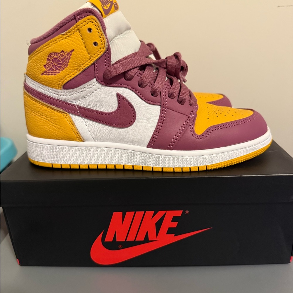 Nike Purple and Yellow Sneakers Air Jordan 1 High